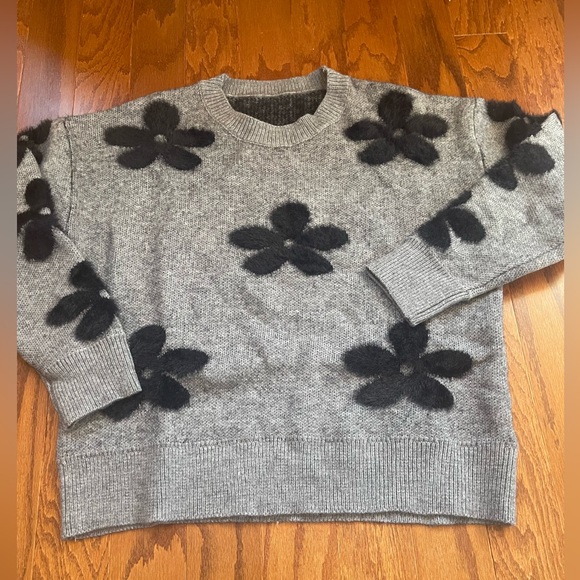 Floral Mod Style Sweater - Picture 6 of 15